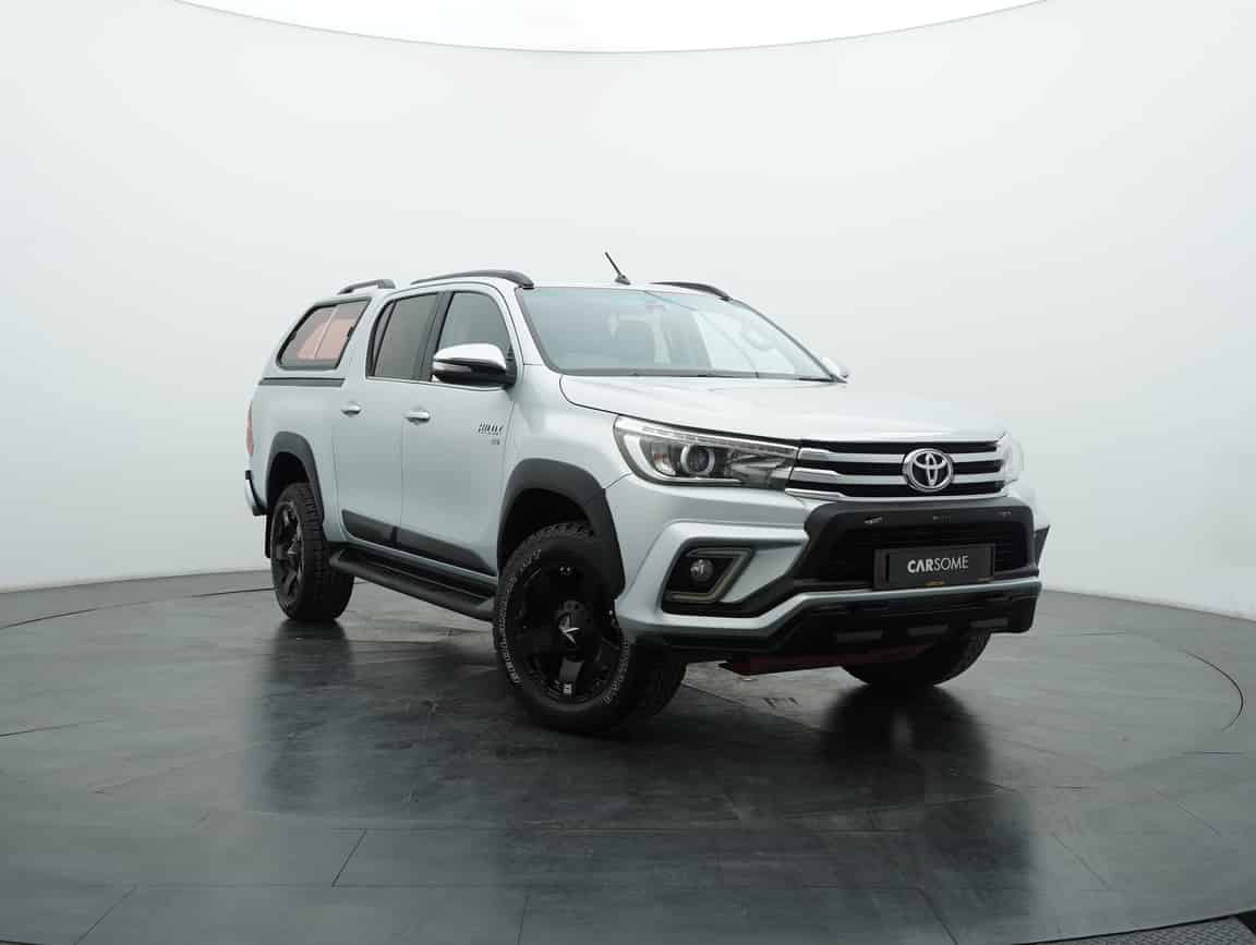 Toyota_Hilux_2017_Silver_B2C_CARSOME
