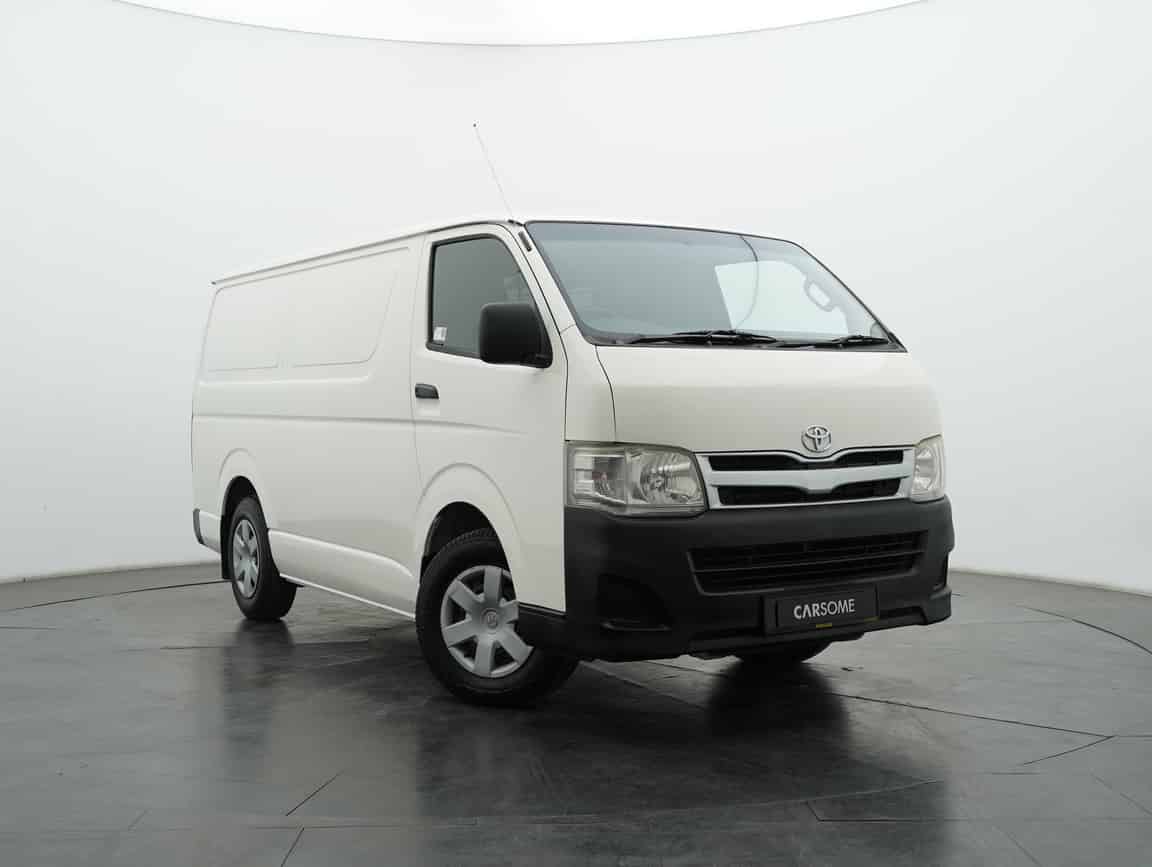 Toyota_Hiace_2012_White_B2C_CARSOME