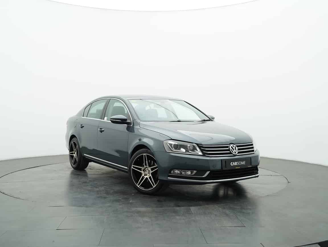 Volkswagen_Passat_2014_Kelabu_B2C_CARSOME