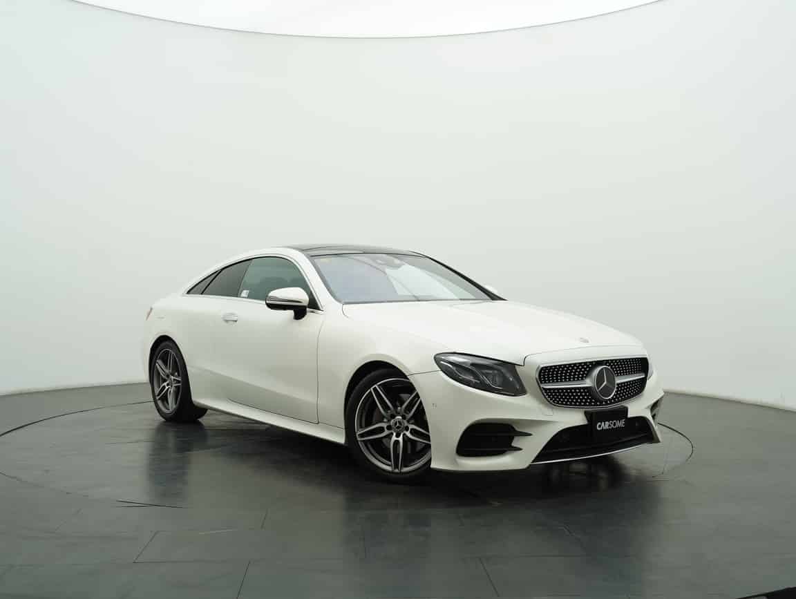 Mercedes-Benz_E200_2017_White_B2C_CARSOME