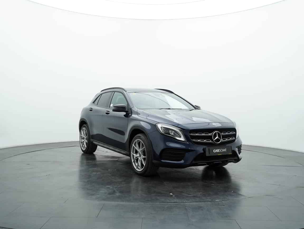 Mercedes-Benz_GLA250_2017_Biru_B2C_CARSOME
