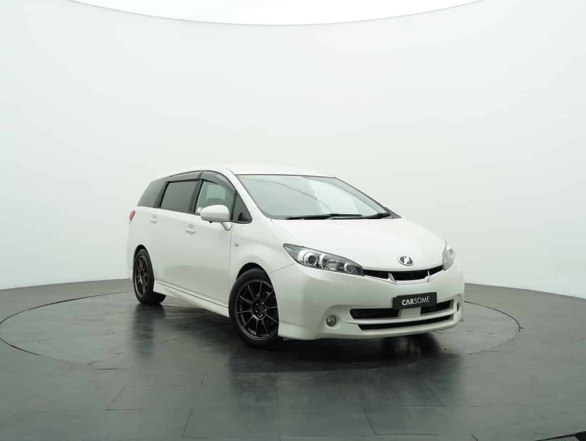 Toyota_Wish_2009_White_B2C_CARSOME