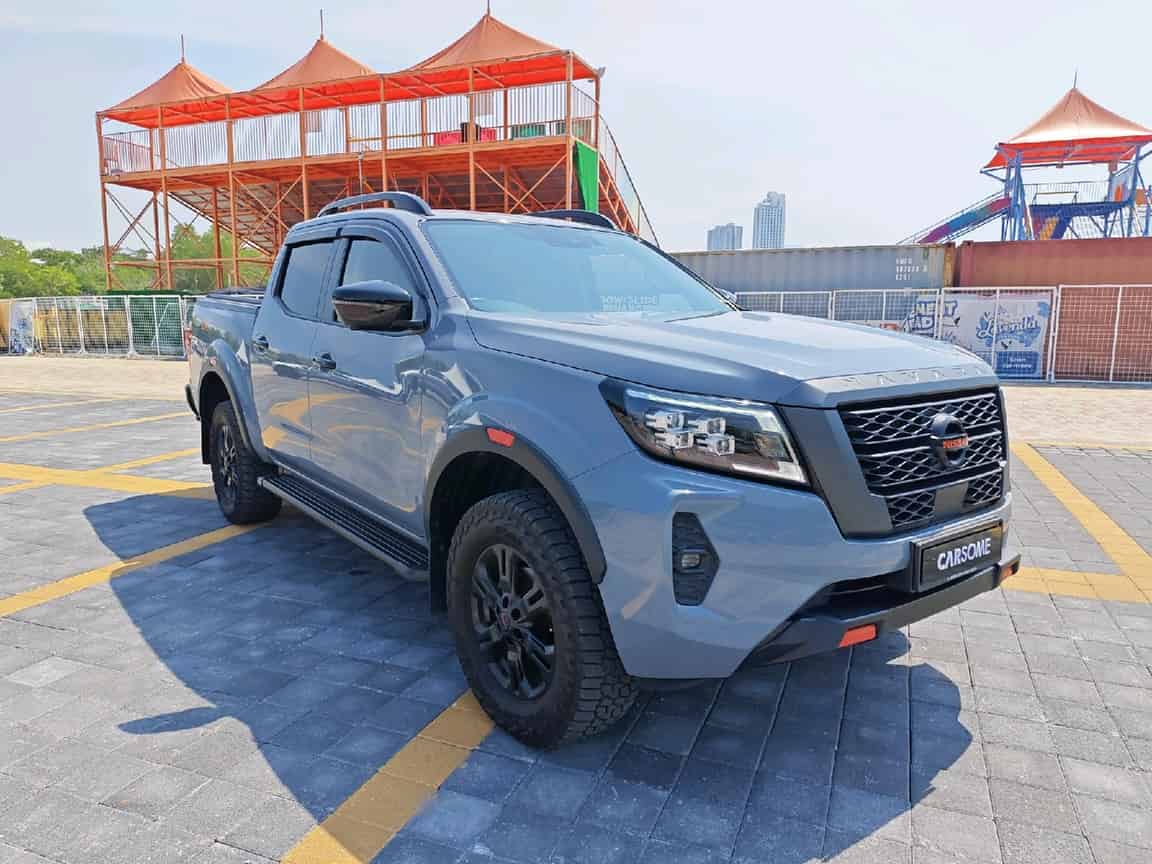 Nissan_Navara_2022_Gray_B2C_CARSOME