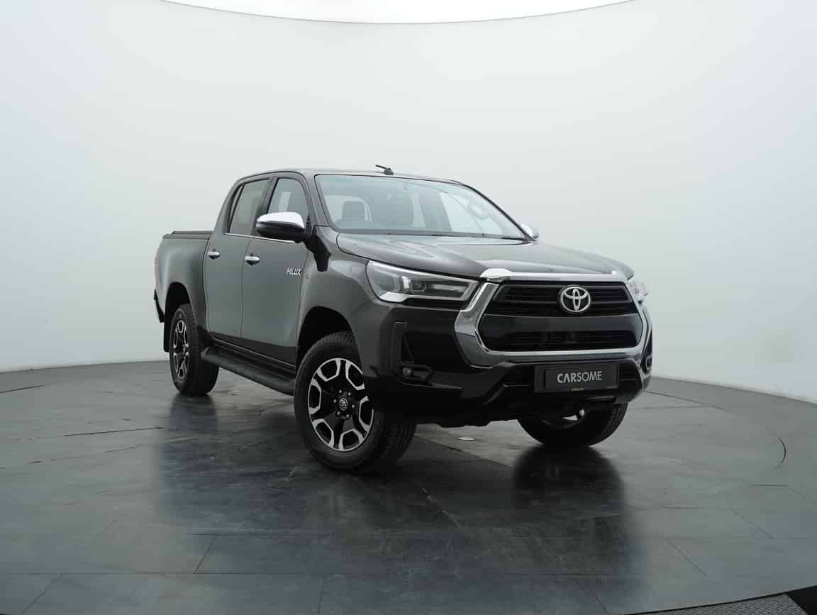 Toyota_Hilux_2023_Black_B2C_CARSOME