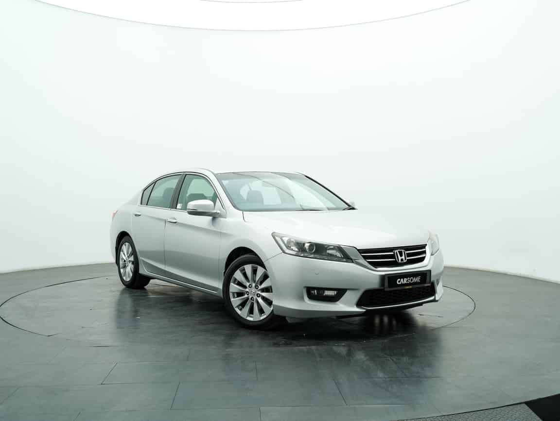 Honda_Accord_2015_Silver_B2C_CARSOME