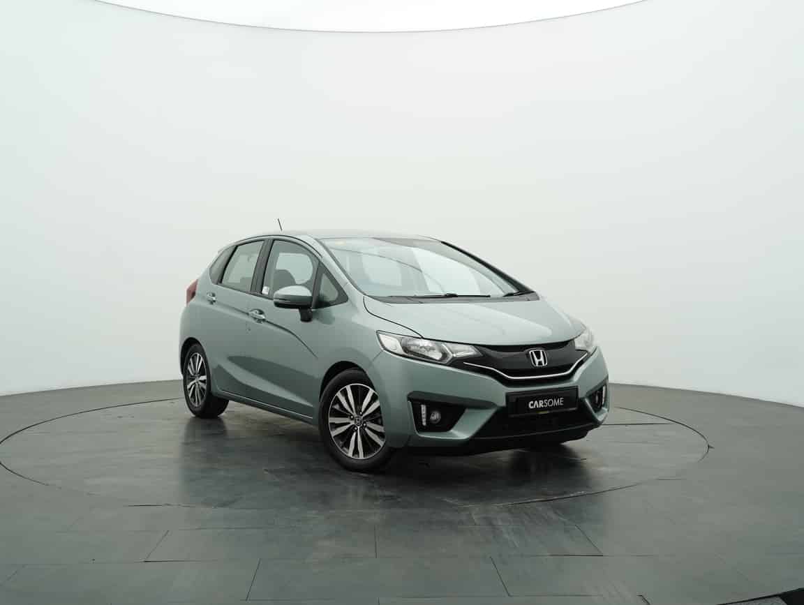 Honda_Jazz_2016_Silver_B2C_CARSOME