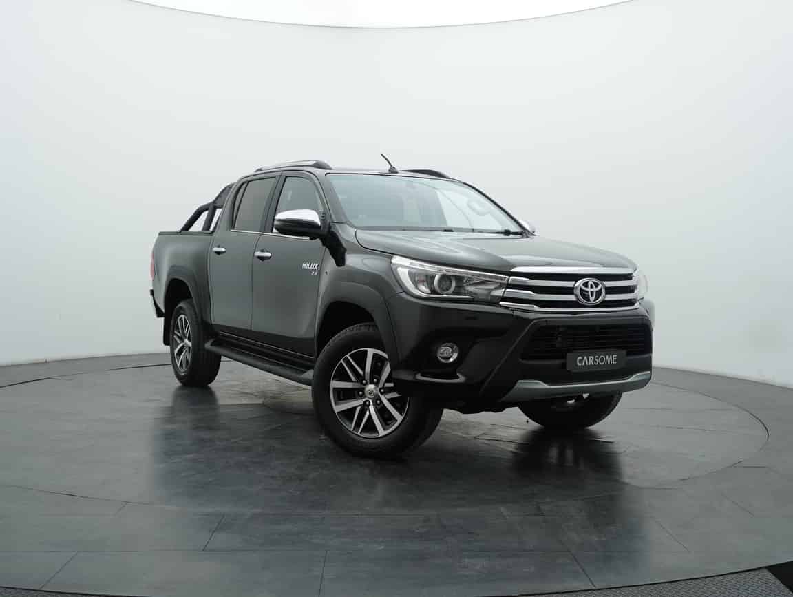 Toyota_Hilux_2017_Black_B2C_CARSOME