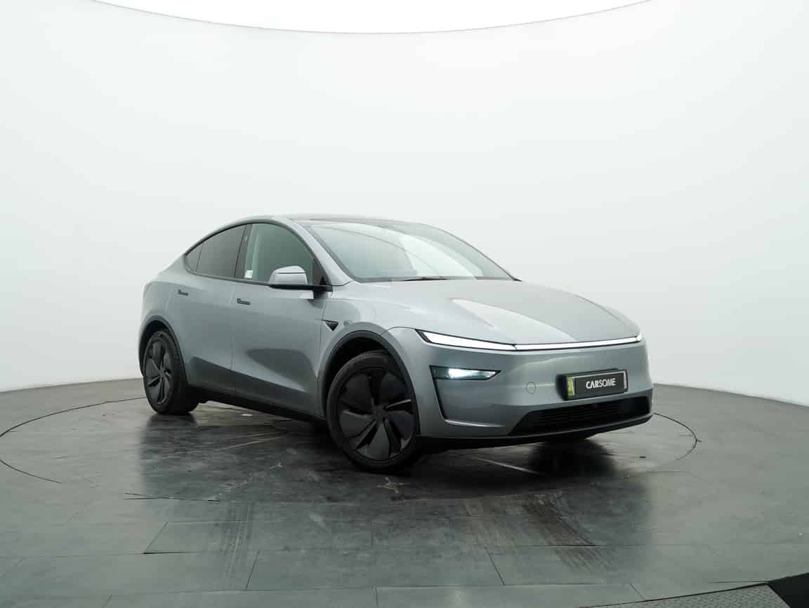 Tesla_Model Y_2025_Silver_B2C_CARSOME