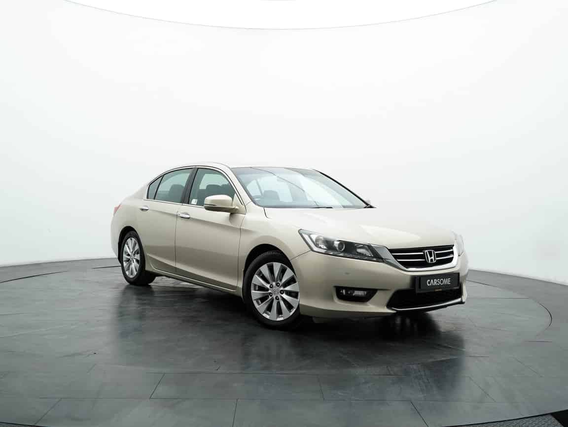 Honda_Accord_2015_Gold_B2C_CARSOME