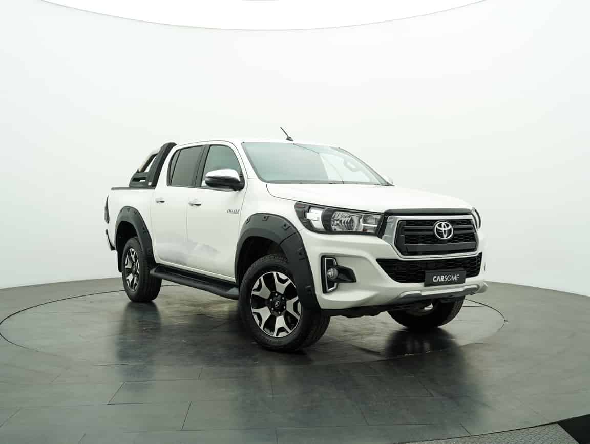 Toyota_Hilux_2020_White_B2C_CARSOME