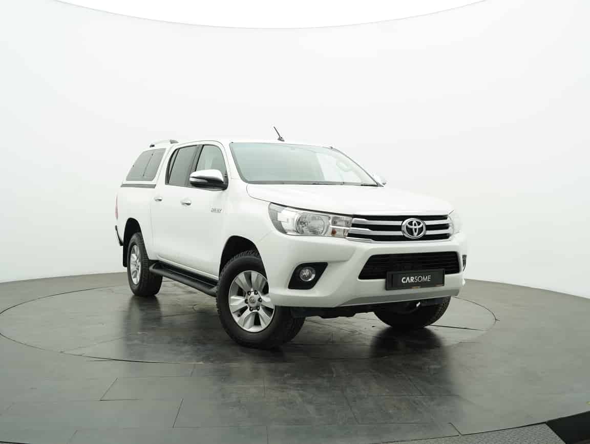 Toyota_Hilux_2016_White_B2C_CARSOME