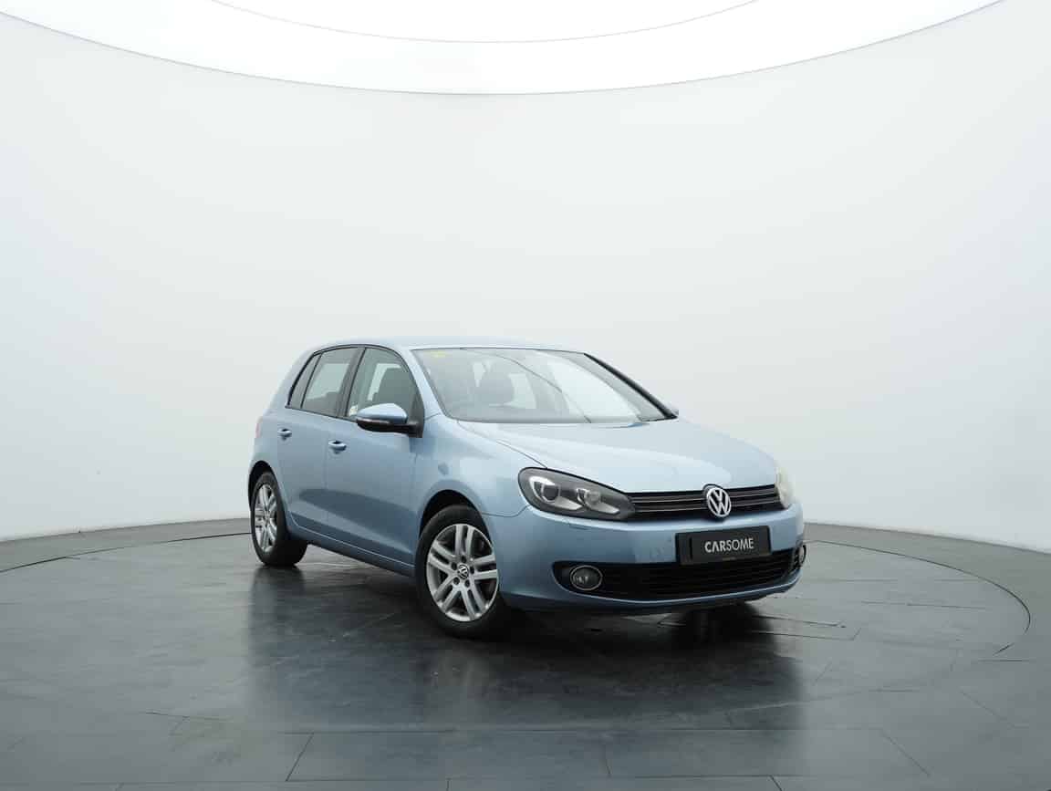 Volkswagen_Golf_2010_Biru_B2C_CARSOME