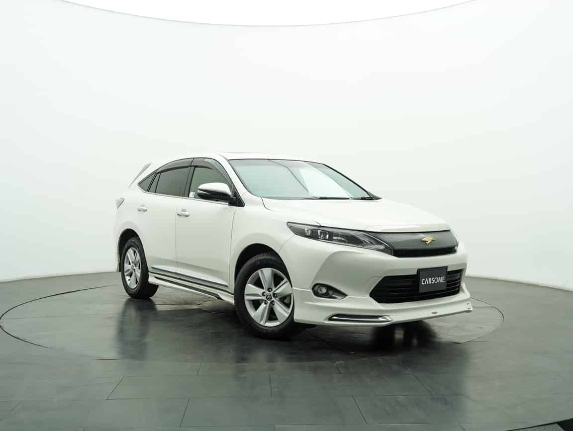 Toyota_Harrier_2017_White_B2C_CARSOME