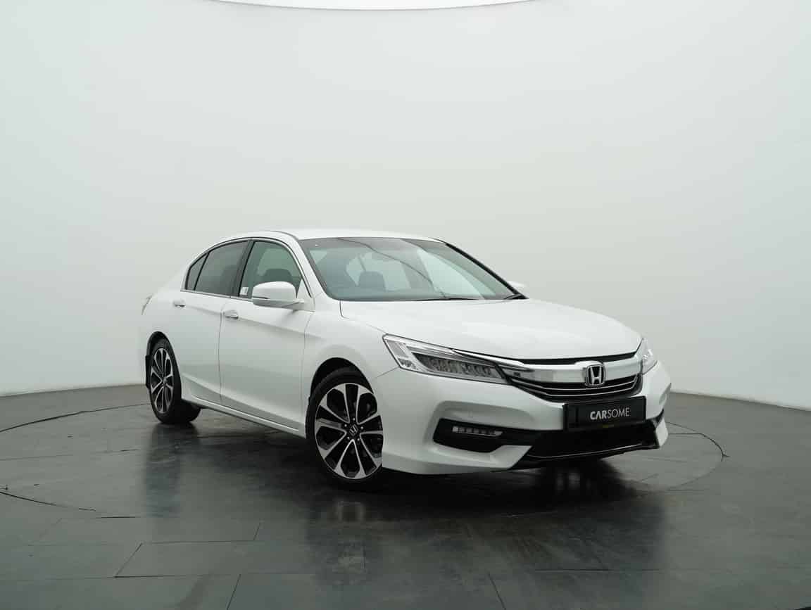 Honda_Accord_2017_White_B2C_CARSOME