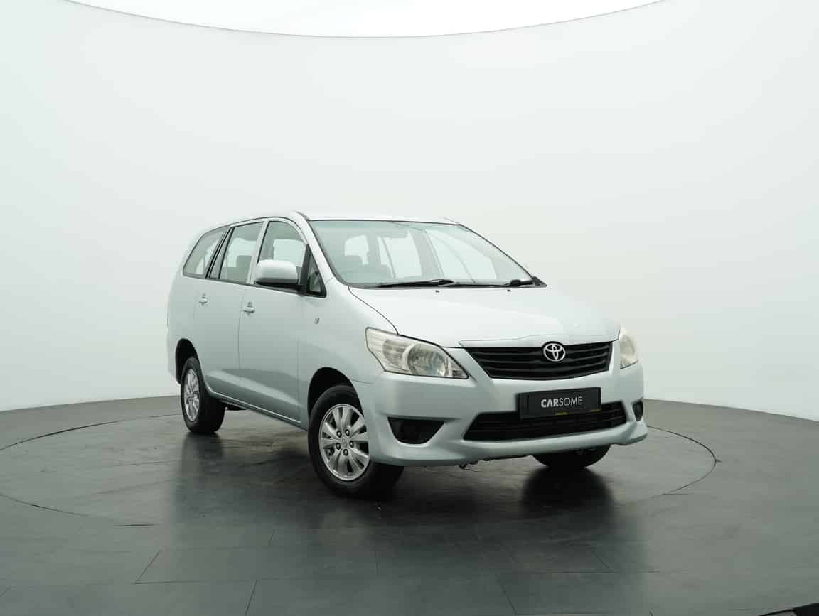 Toyota_Innova_2014_Silver_B2C_CARSOME