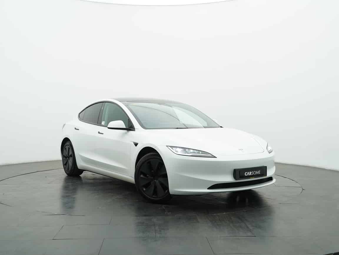 Tesla_Model 3_2023_White_B2C_CARSOME