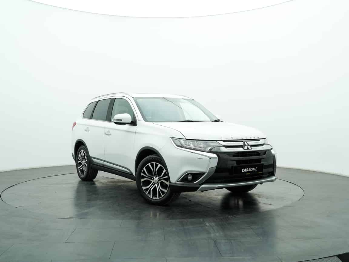 Mitsubishi_Outlander_2016_White_B2C_CARSOME