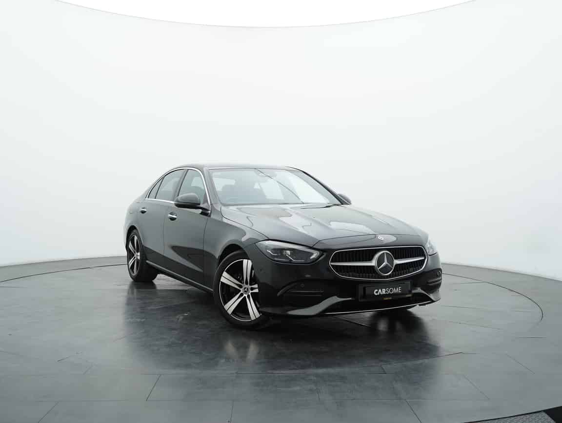 Mercedes-Benz_C200_2022_Black_B2C_CARSOME