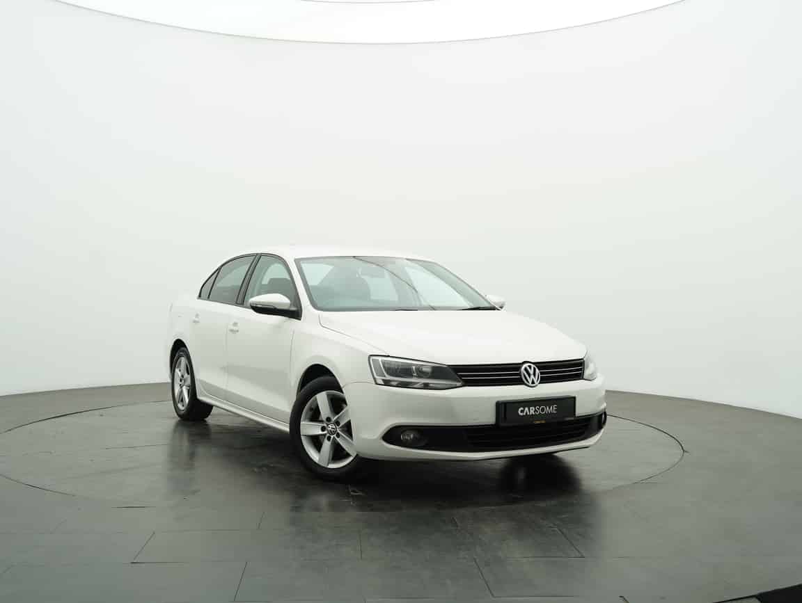 Volkswagen_Jetta_2015_White_B2C_CARSOME