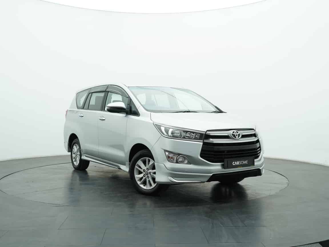 Toyota_Innova_2018_Silver_B2C_CARSOME