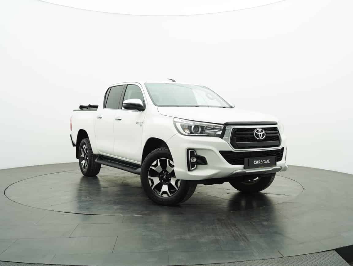 Toyota_Hilux_2018_White_B2C_CARSOME