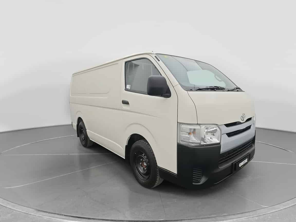 Toyota_Hiace_2024_White_B2C_CARSOME