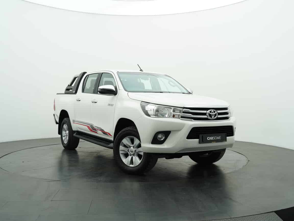 Toyota_Hilux_2018_White_B2C_CARSOME