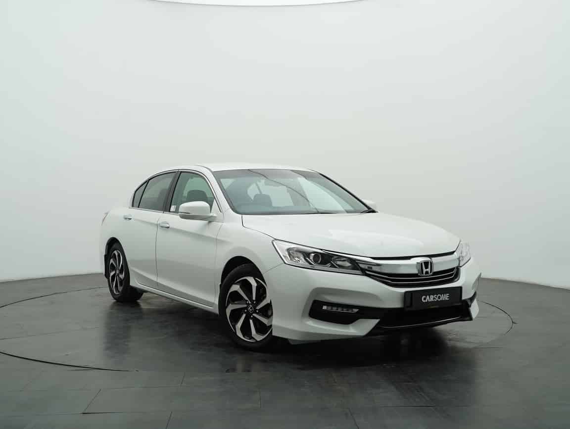 Honda_Accord_2016_White_B2C_CARSOME