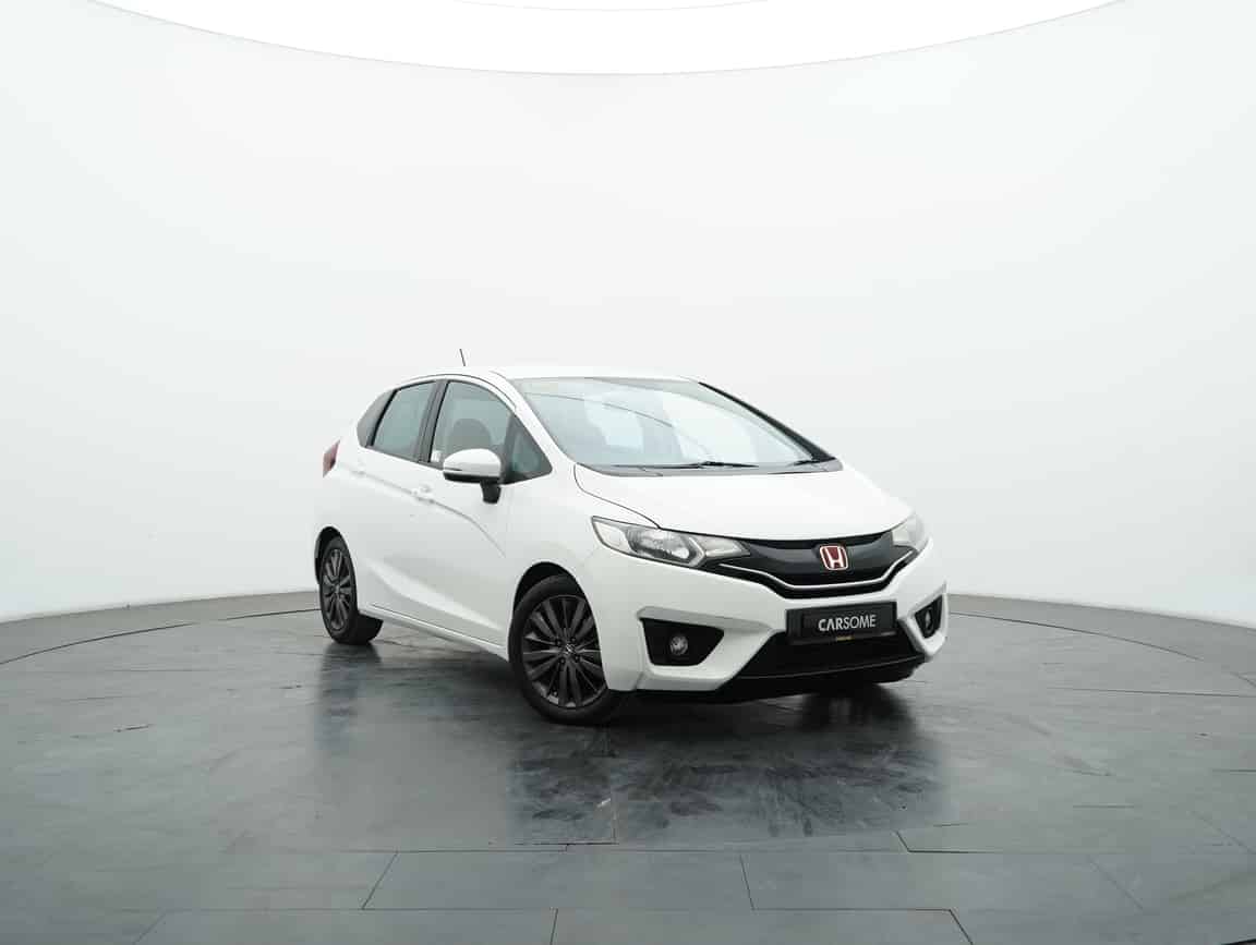 Honda_Jazz_2014_White_B2C_CARSOME