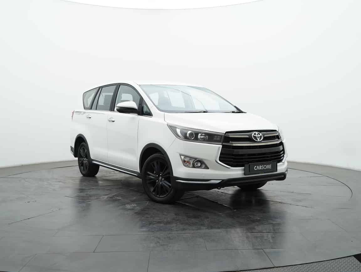 Toyota_Innova_2018_White_B2C_CARSOME