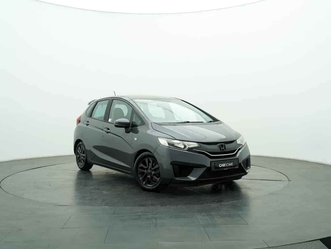 Honda_Jazz_2016_Gray_B2C_CARSOME