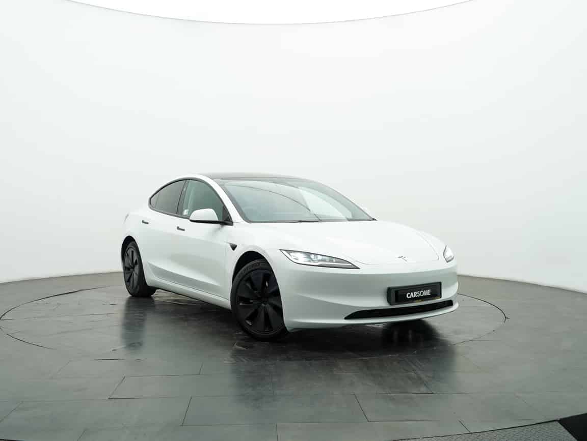 Tesla_Model 3_2023_White_B2C_CARSOME