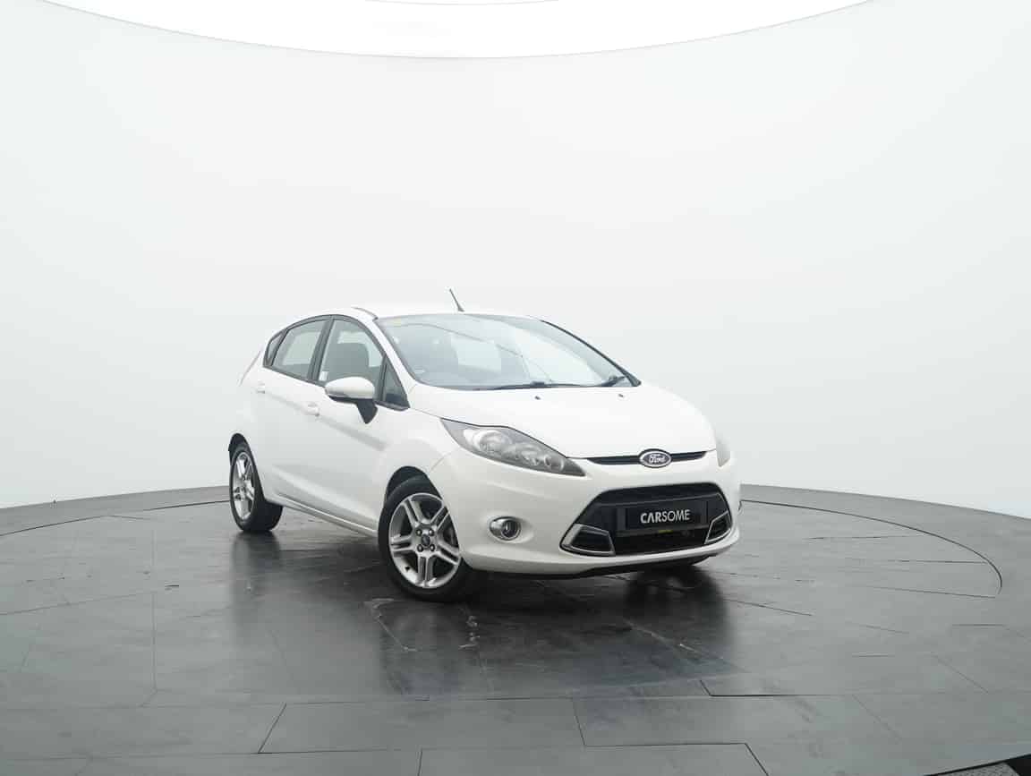 Ford_Fiesta_2012_White_B2C_CARSOME