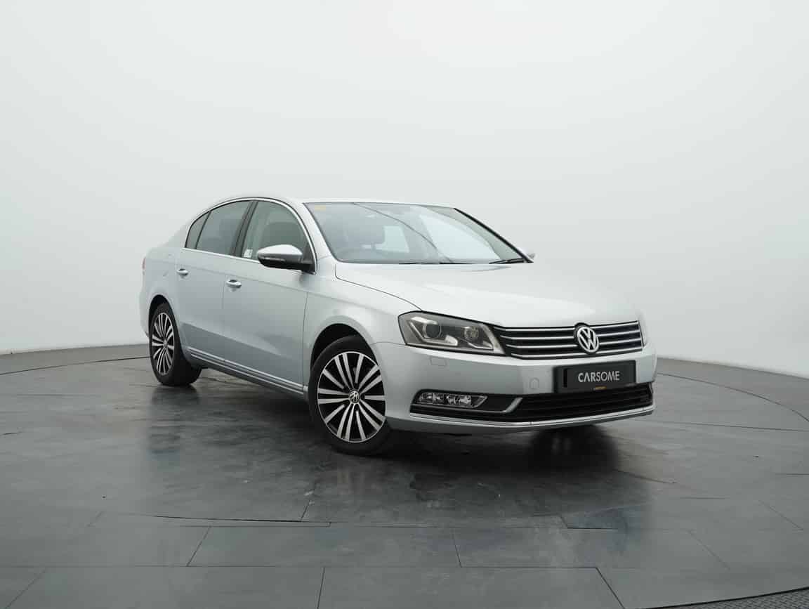 Volkswagen_Passat_2013_Silver_B2C_CARSOME
