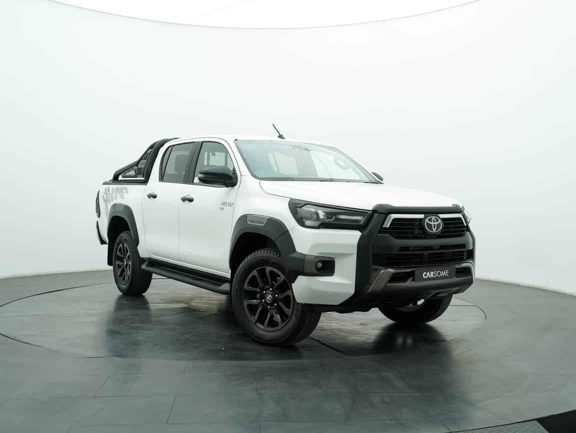 Toyota_Hilux_2021_White_B2C_CARSOME