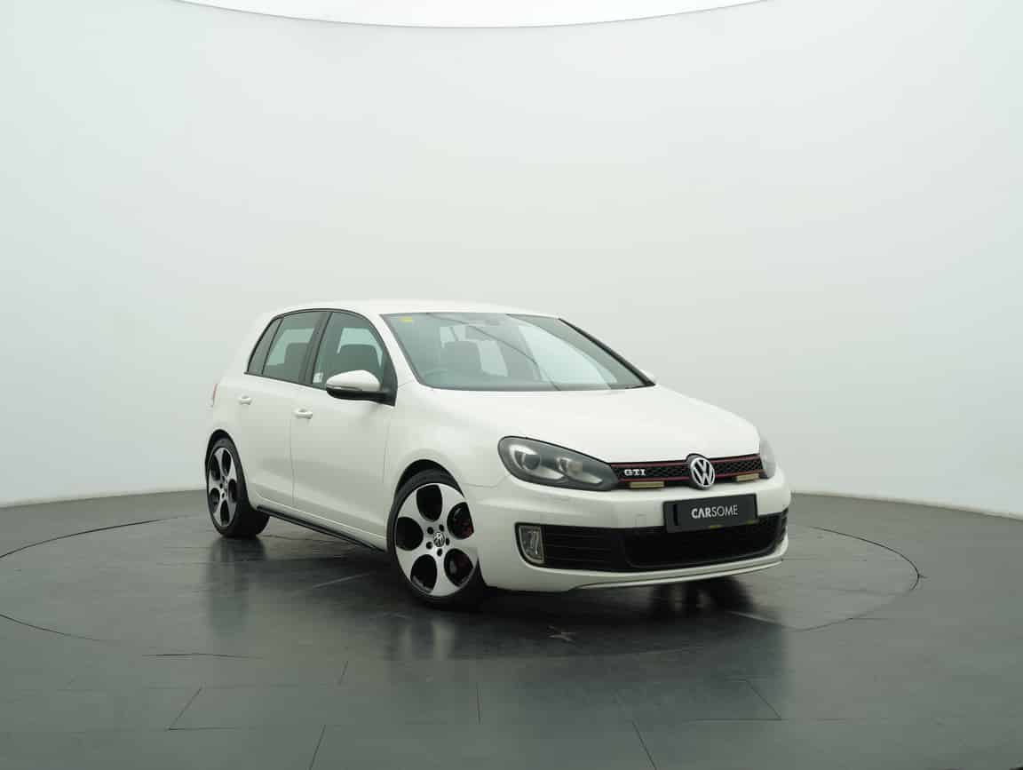 Volkswagen_Golf_2010_White_B2C_CARSOME