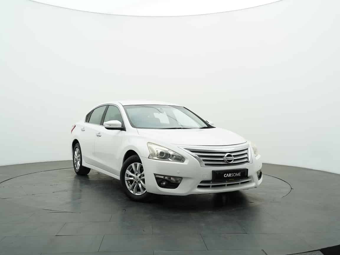 Nissan_Teana_2014_White_B2C_CARSOME
