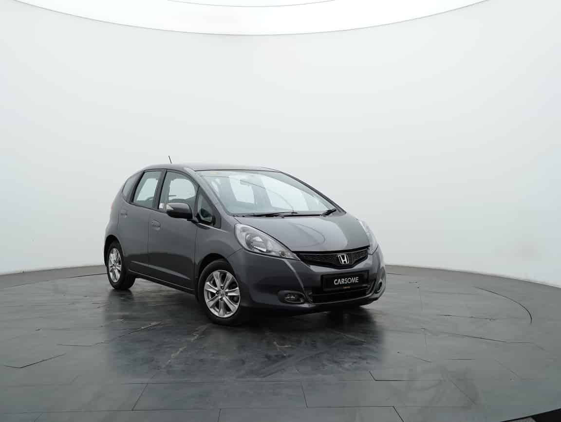 Honda_Jazz_2013_Gray_B2C_CARSOME
