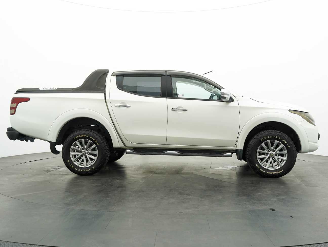 terpakai 2015 Mitsubishi Triton VGT Adventure 2.5