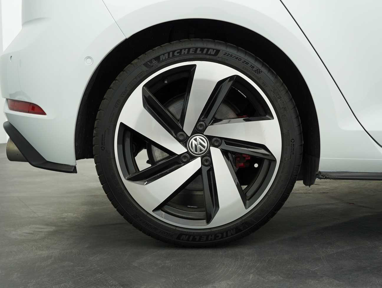 terpakai 2019 Volkswagen GOLF GTI 2.0