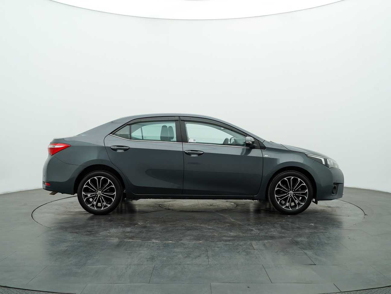 used 2014 Toyota Corolla Altis V 2.0