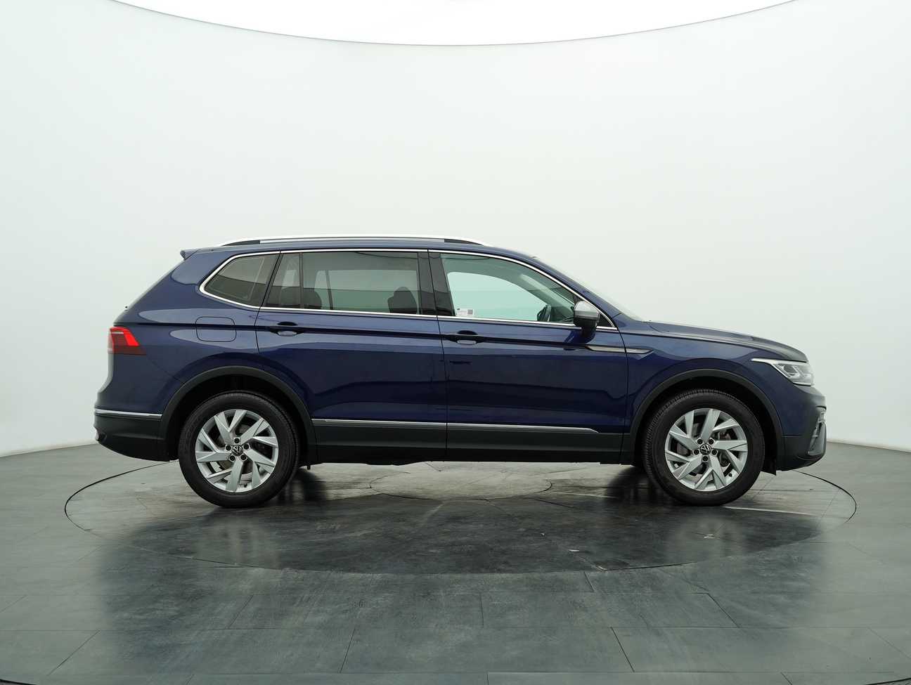 terpakai 2022 Volkswagen Tiguan Allspace Life 1.4