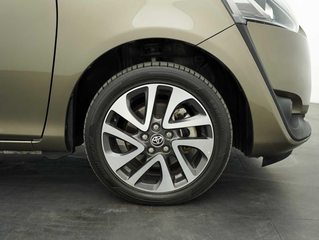 used 2016 Toyota Sienta V 1.5