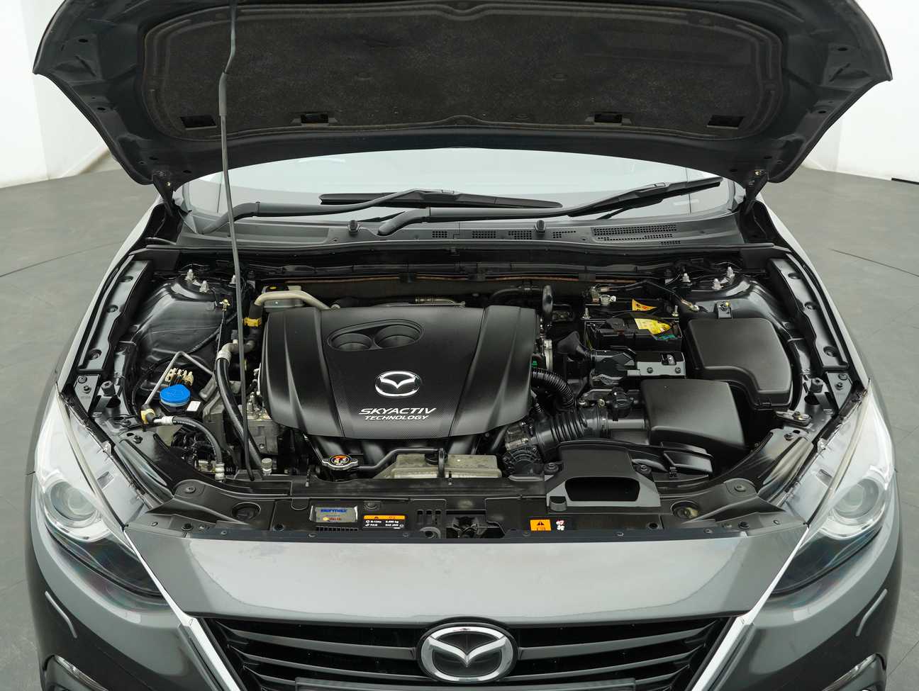 terpakai 2015 Mazda 3 SKYACTIV-G High 2.0
