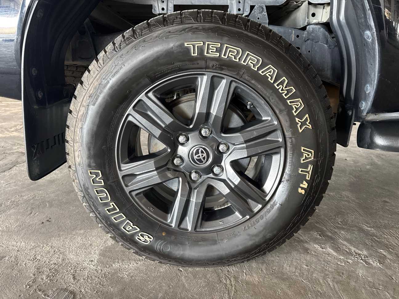 terpakai 2022 Toyota Hilux E Dual Cab 2.4