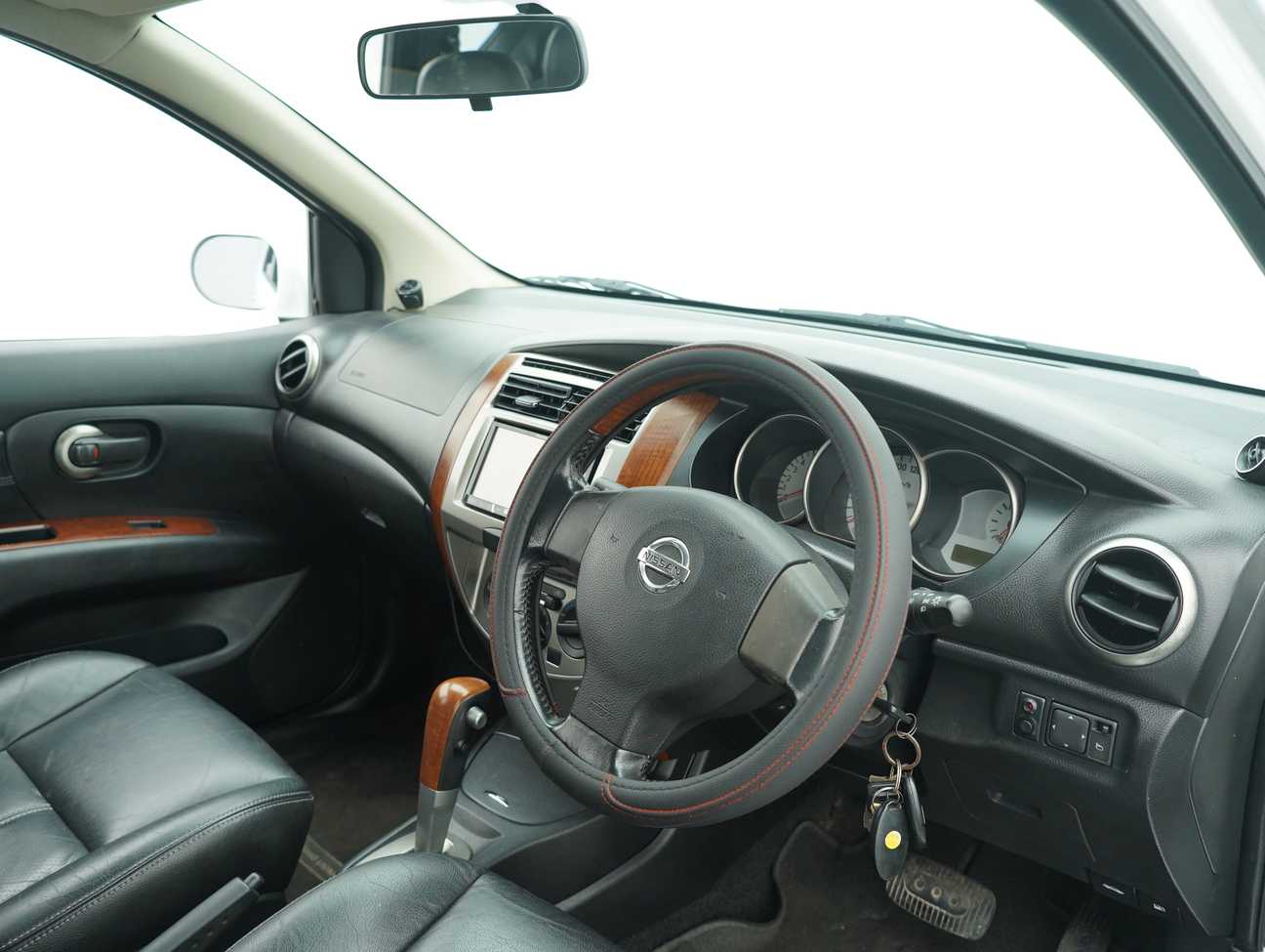 terpakai 2012 Nissan Grand Livina CVTC Comfort 1.8