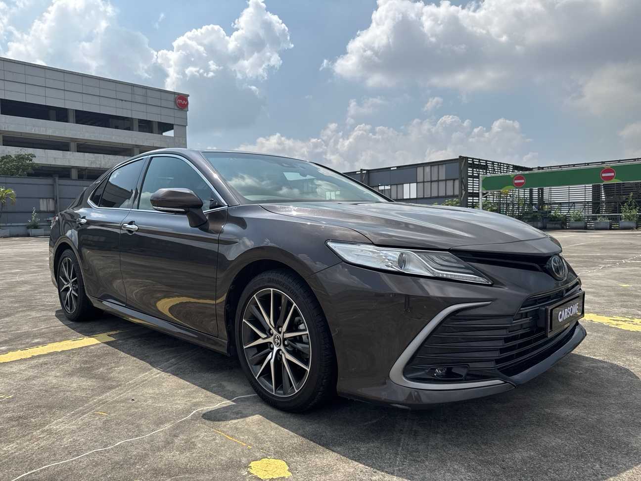terpakai 2023 Toyota Camry V 2.5