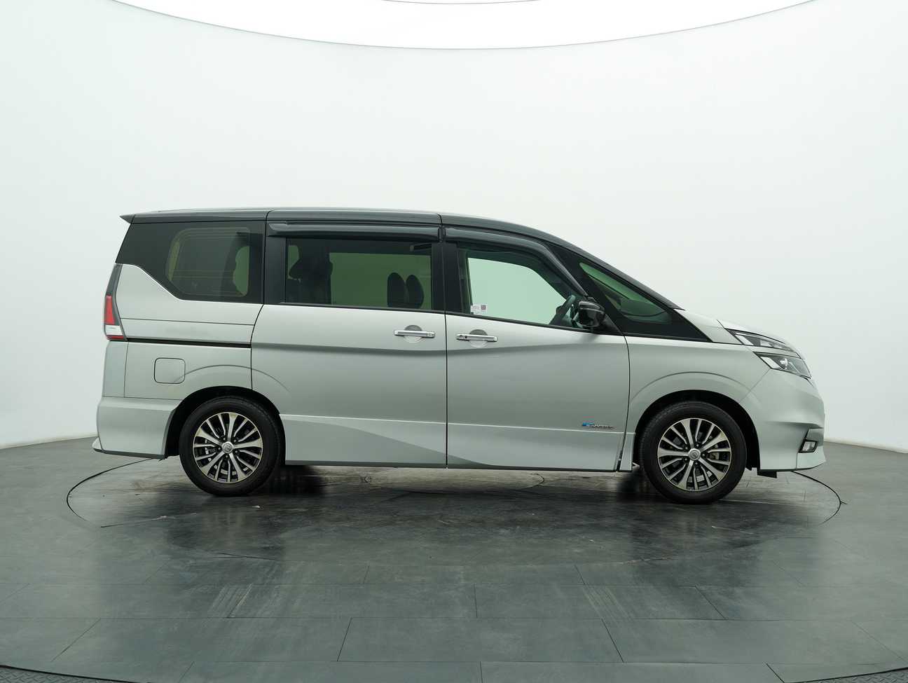 used 2018 Nissan Serena S-Hybrid High-Way Star Premium 2.0