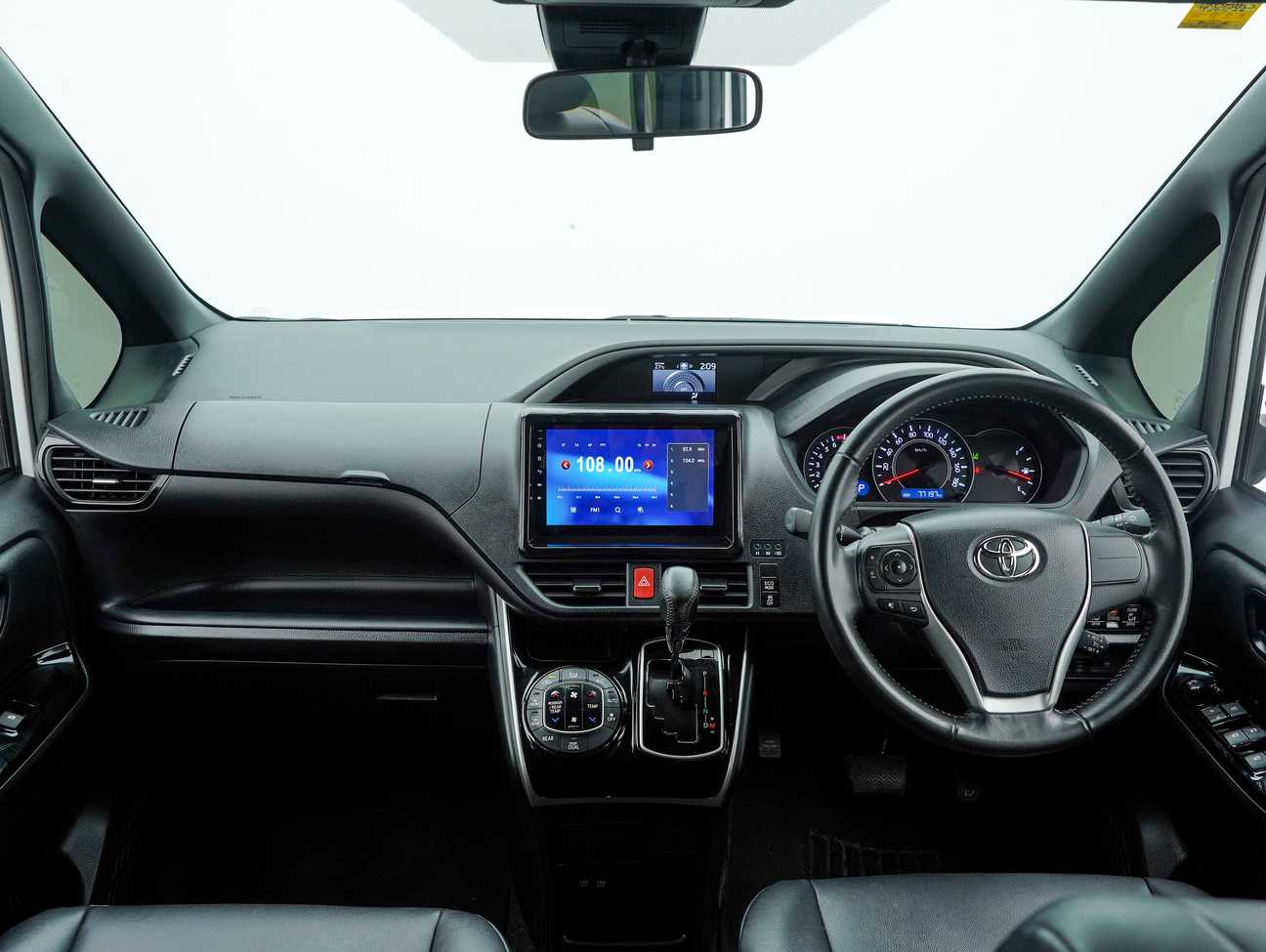 used 2018 Toyota Voxy ZS Kirameki Edition 2.0