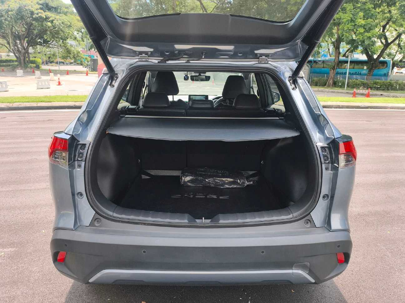 terpakai 2022 Toyota Corolla Cross Hybrid 1.8
